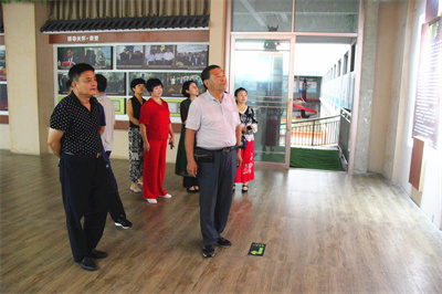 公共關(guān)系協(xié)會藝術(shù)家參觀正信味業(yè)