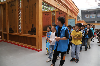 聊城廣電陽谷站小記者到正信味業(yè)開展實踐活動