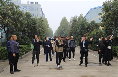 山東省第三屆鄉(xiāng)村自駕暨“發(fā)現(xiàn)新聊城”自駕游活動嘉賓來到正信味業(yè)